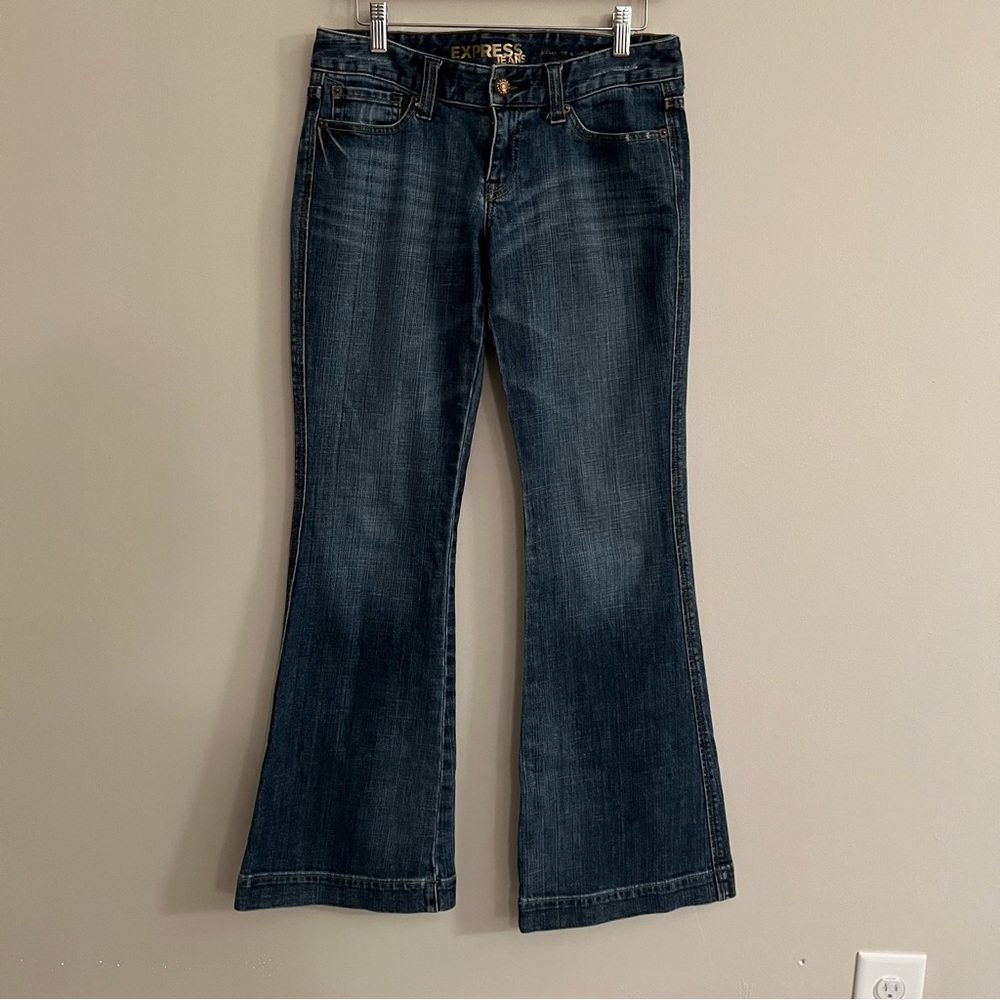 Express Stella Fit and Flare Jeans 6 Regular Medium wash